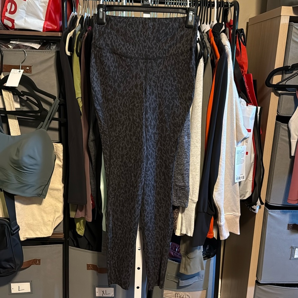 Lululemon Base Pace High-Rise Running Tight 28" 6 Leopard Camo Deep Coal Multi